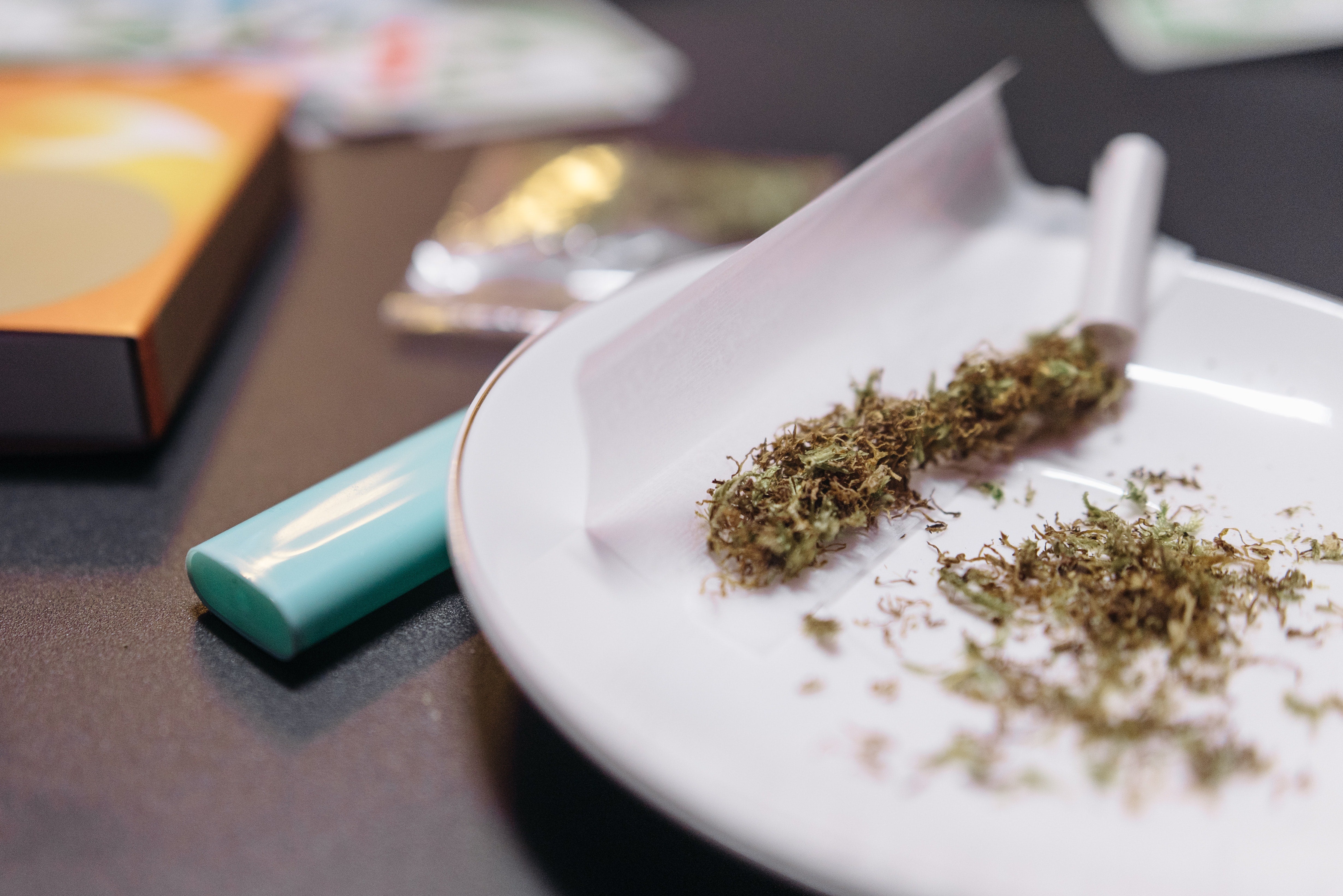 What To Use For Rolling Joints Besides Your Traditional Rolling Paper -  Herbies Seeds